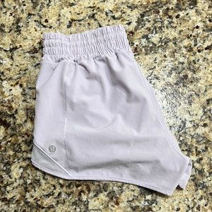 Lululemom Hotty Hot HR Short 2.5” in Lavender Dew